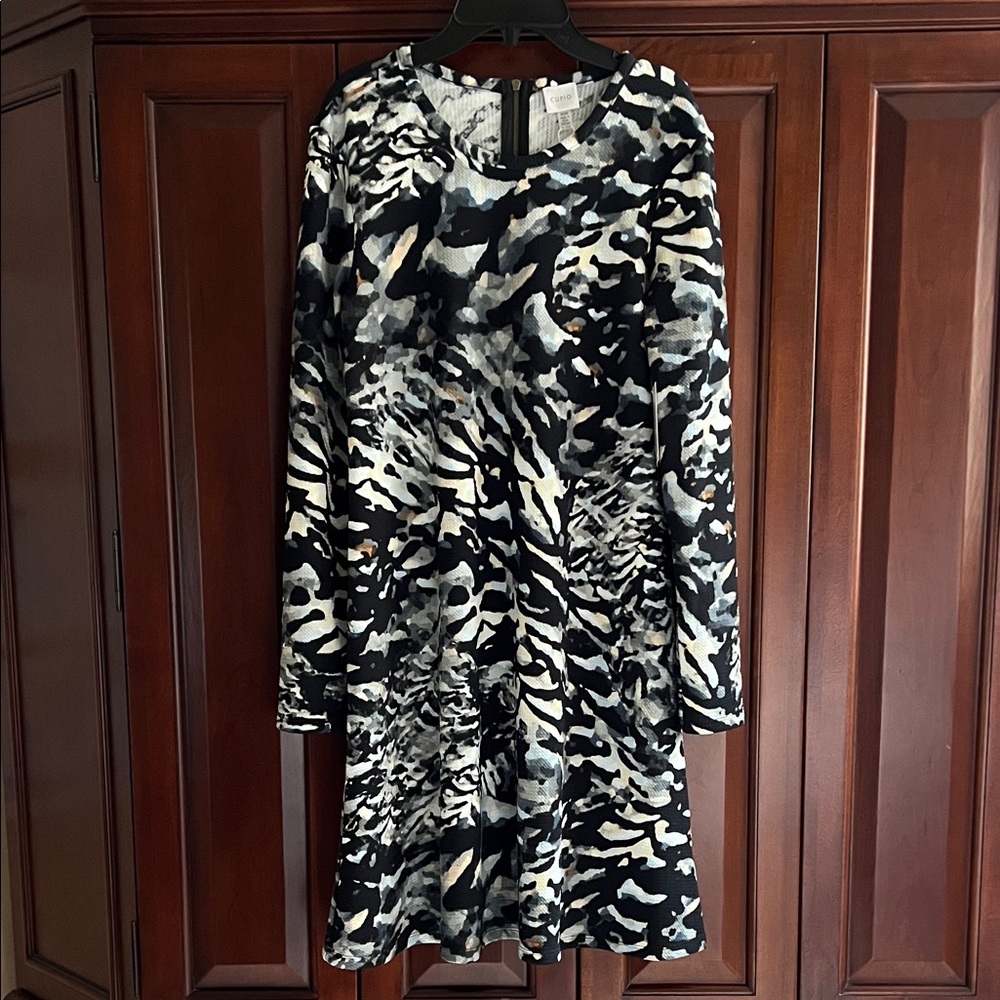 Cupio Black and White Abstract Long Sleeve Dress